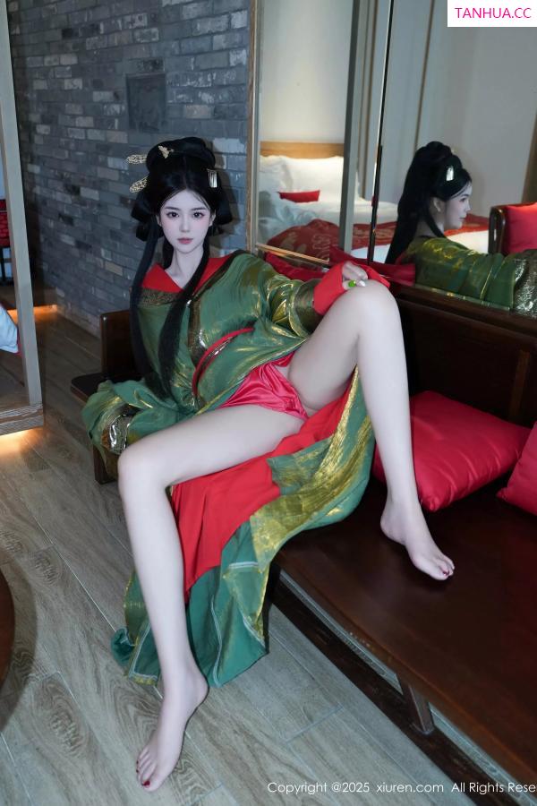   [XiuRen]高清写真图 2025.04.09 No.10126 雪糕CiCi 性感古风第16张图片